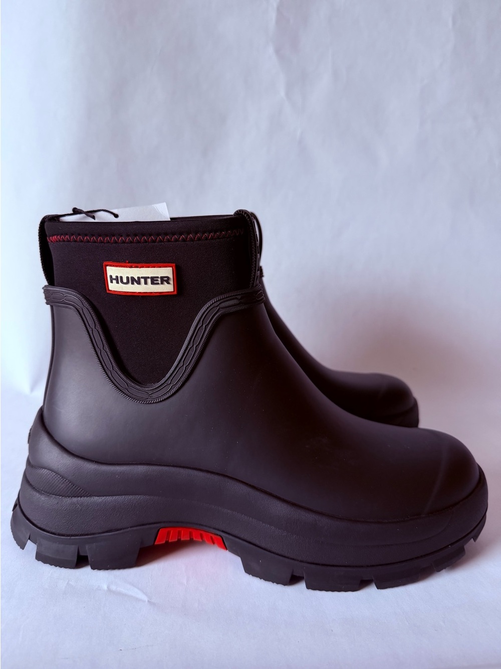 NWT Hunter Eloise Black Chelsea Rain Boots with Red Accent size 10M EU42